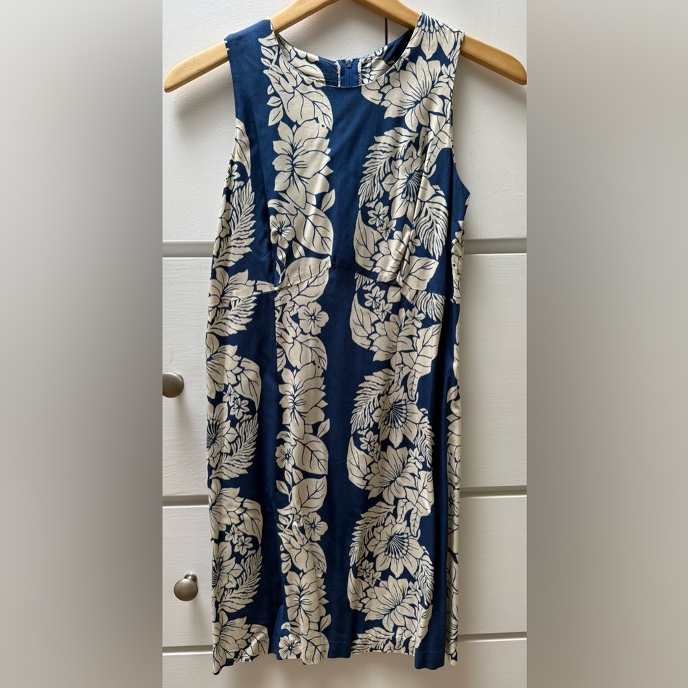 Vintage Hilo Hattie Blue and Cream Tropical Hawaiian Print Dress in Size 2